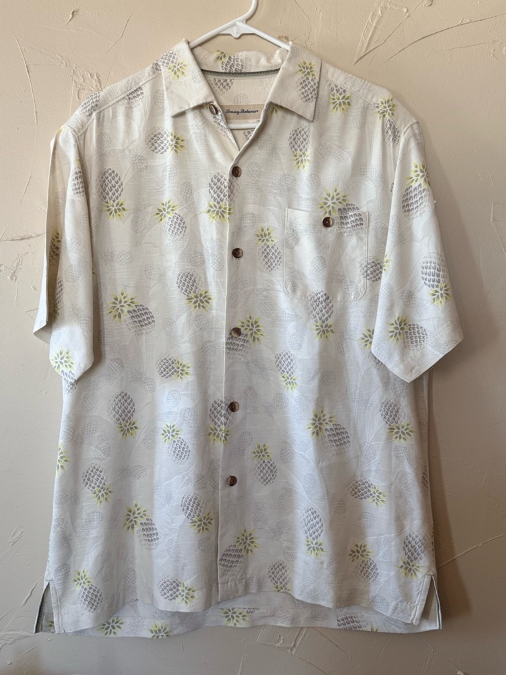 Tommy Bahama Men’s Short-Sleeve Pineapple Print silk camp Shirt - off White M